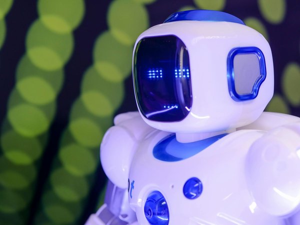 Quels sont les défis éthiques posés par l'IA dans la vie privée ?